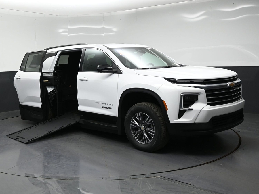 New 2026 Chevrolet Traverse 1LT - BraunAbility Side Entry In Floor Automatic Ramp