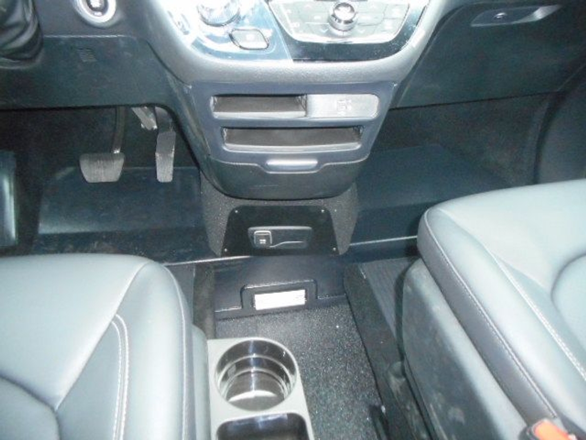 Blue Chrysler Pacifica image number 11