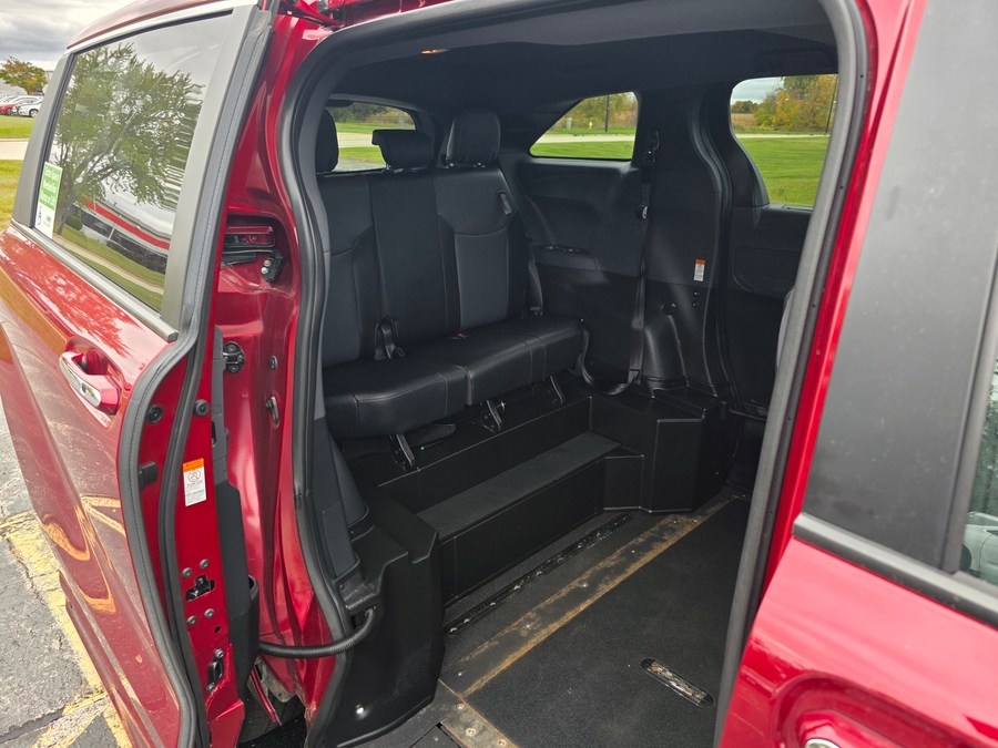 Red Toyota Sienna image number 16