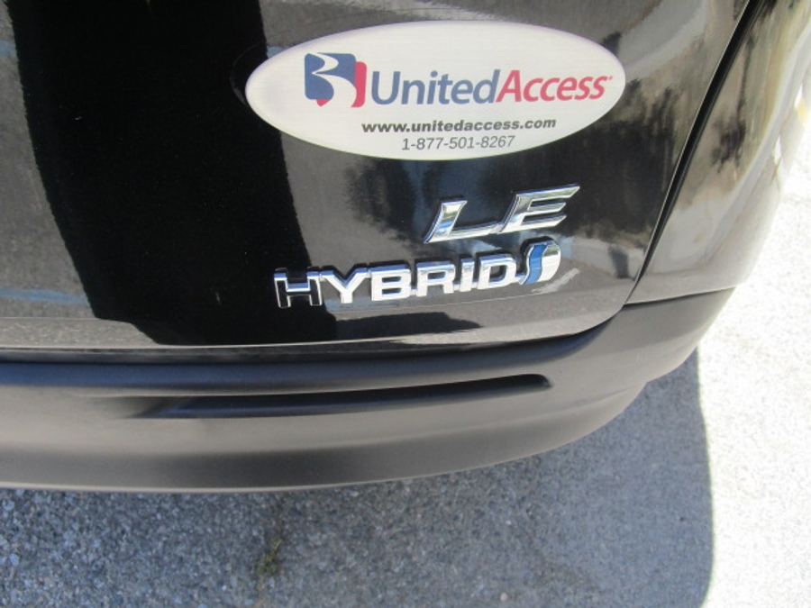 Used 2024 Toyota Sienna Hybrid LE Base - BraunAbility Side Entry Fold Out Automatic Ramp