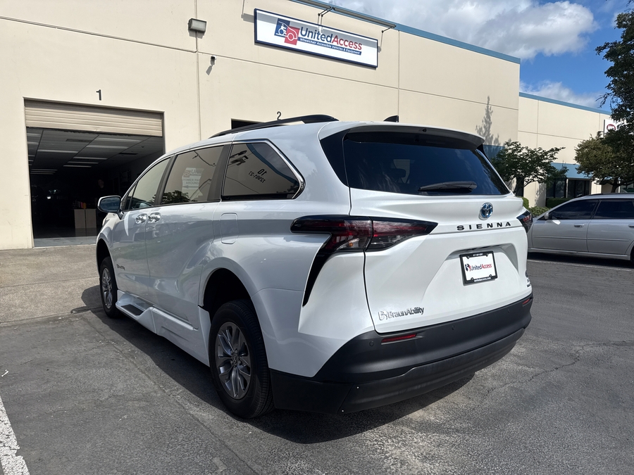Used 2024 Toyota Sienna Hybrid XLE Plus - BraunAbility Side Entry Entry Fold Out Automatic Ramp
