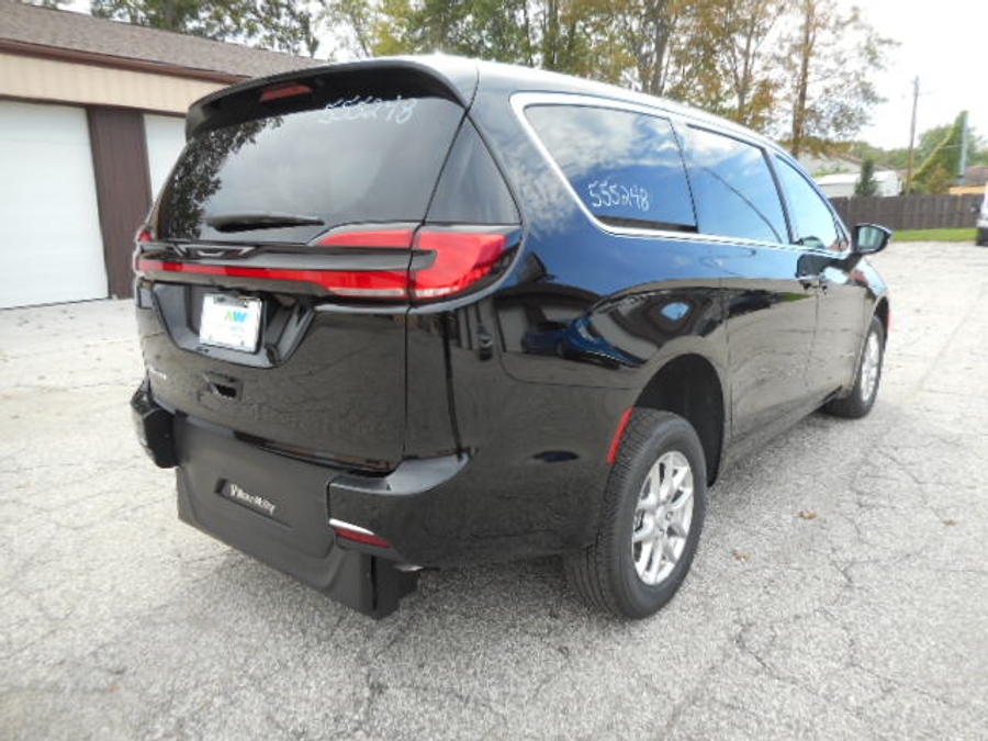 Black Chrysler Pacifica image number 6