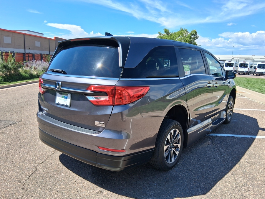 Grey Honda Odyssey image number 13