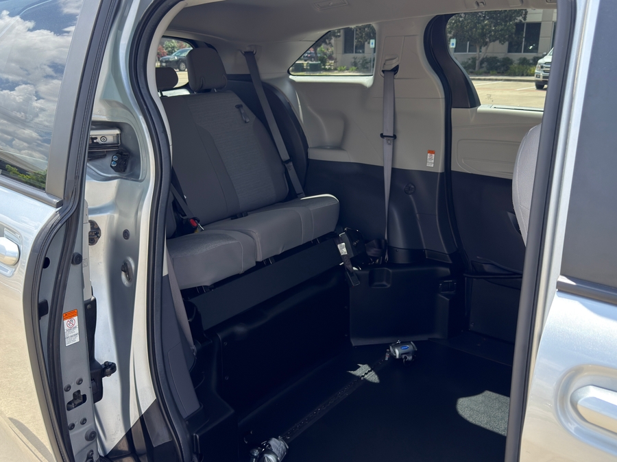 Used 2024 Toyota Sienna Hybrid LE - BraunAbility Side Entry Entry Fold Out Automatic Ramp