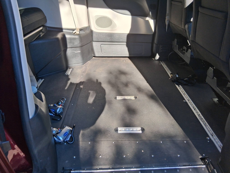  Chrysler Voyager image number 19