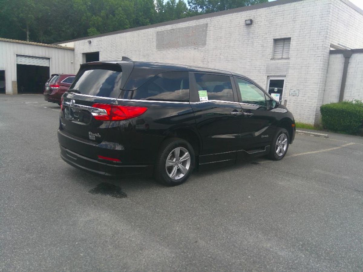 Black Honda Odyssey image number 6