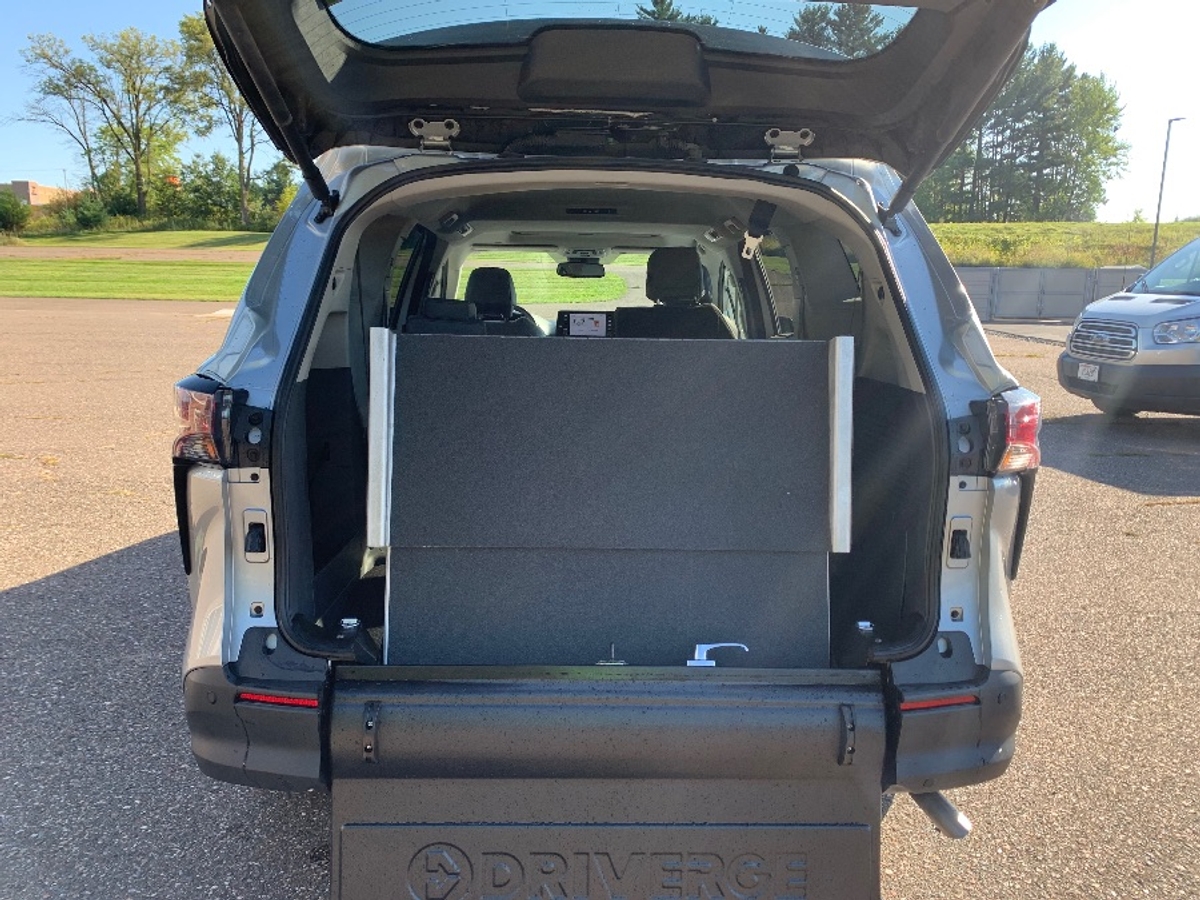 2024 TOYOTA SIENNA - Image 9