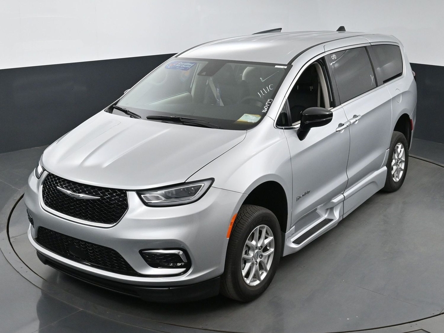 Used 2024 Chrysler Pacifica Touring L - BraunAbility Side Entry Entry Fold Out Automatic Ramp