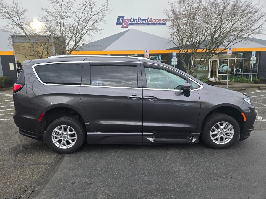 Used 2021 Chrysler Pacifica Touring L - BraunAbility Side Entry Entry In Floor Automatic Ramp