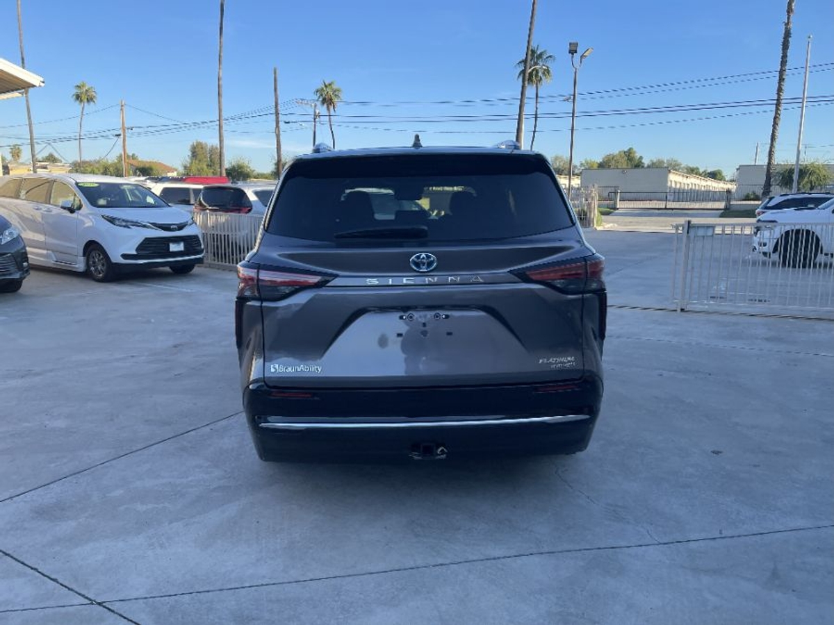2023 TOYOTA SIENNA - Image 3