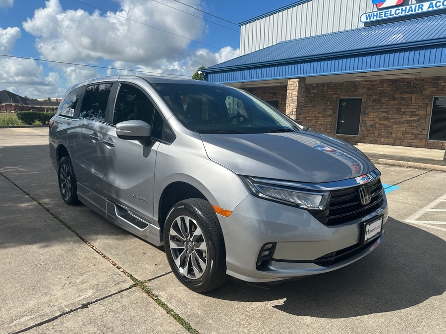 Used 2022 Honda Odyssey EX-L - BraunAbility Side Entry Entry In Floor Automatic Ramp