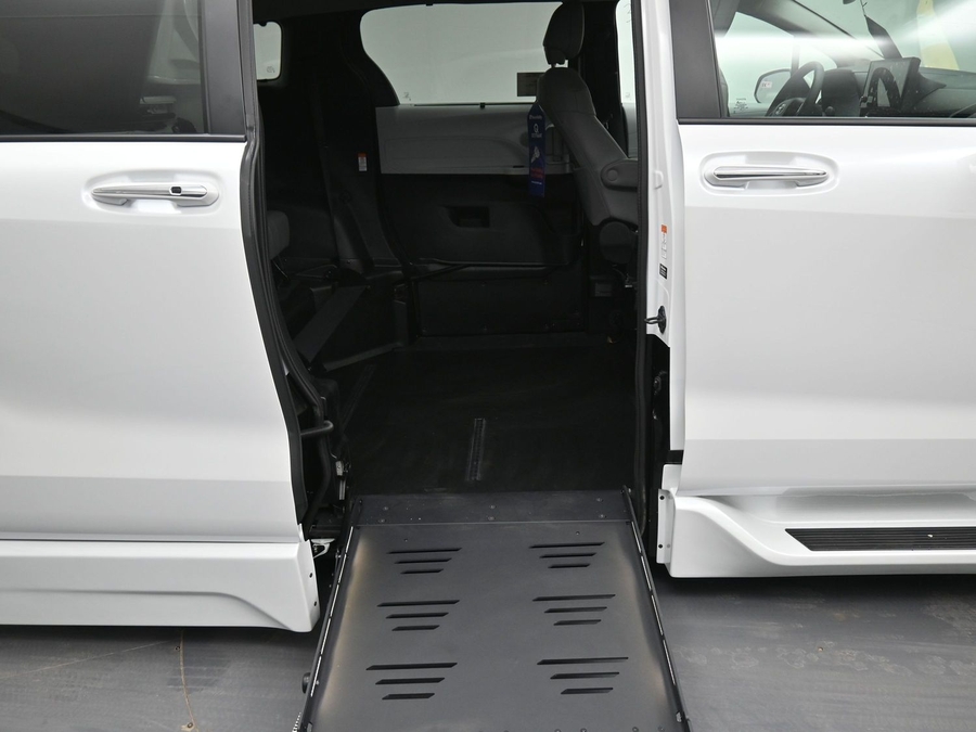 New 2026 Toyota Sienna Hybrid XLE Plus - BraunAbility Side Entry Entry Fold Out Automatic Ramp