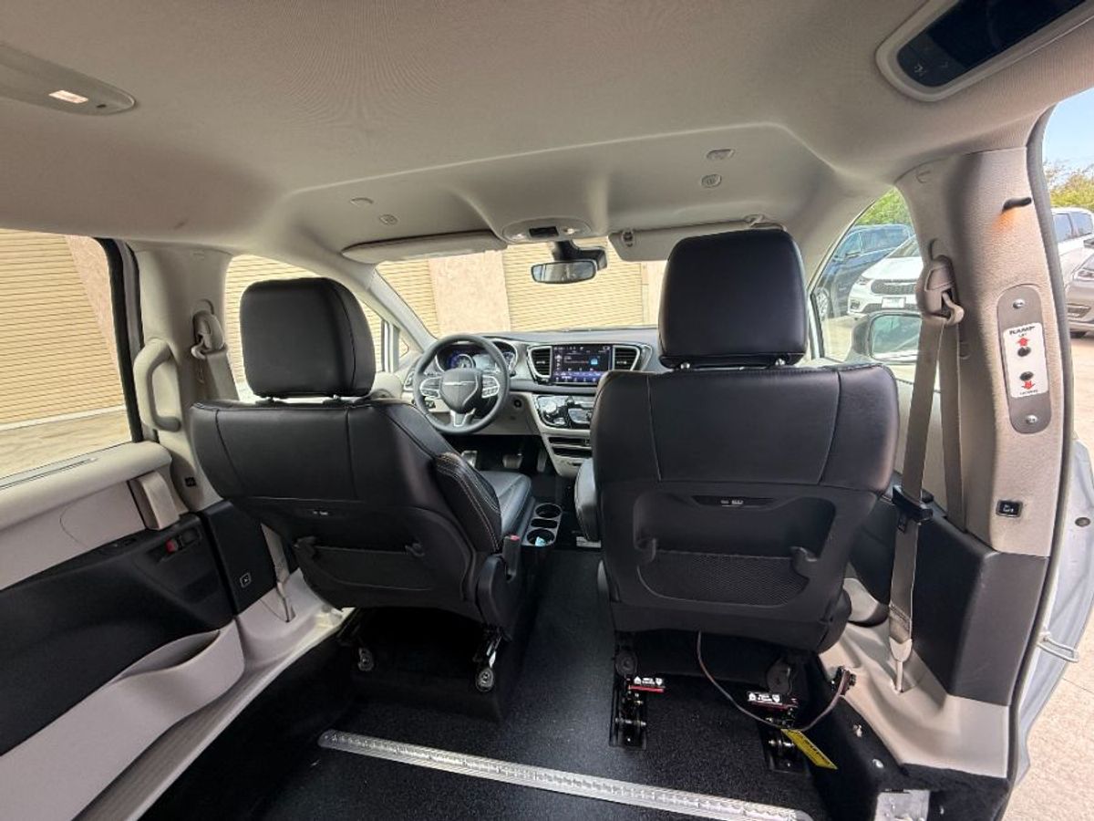 2024 CHRYSLER PACIFICA - Image 3