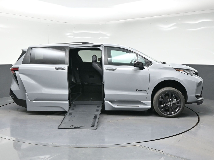New 2026 Toyota Sienna XSE Sport - BraunAbility Side Entry In Floor Automatic Ramp