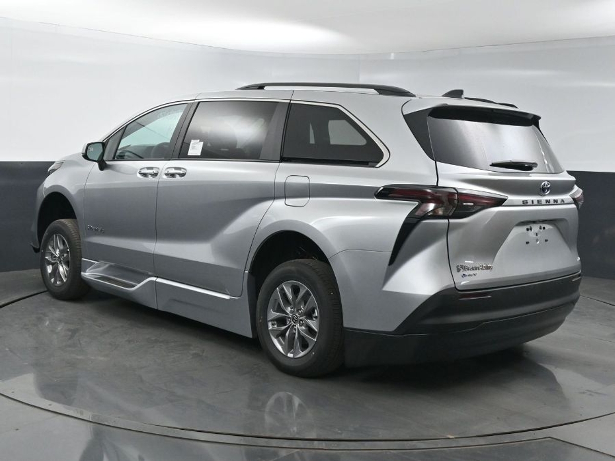2025 TOYOTA SIENNA - Image 7