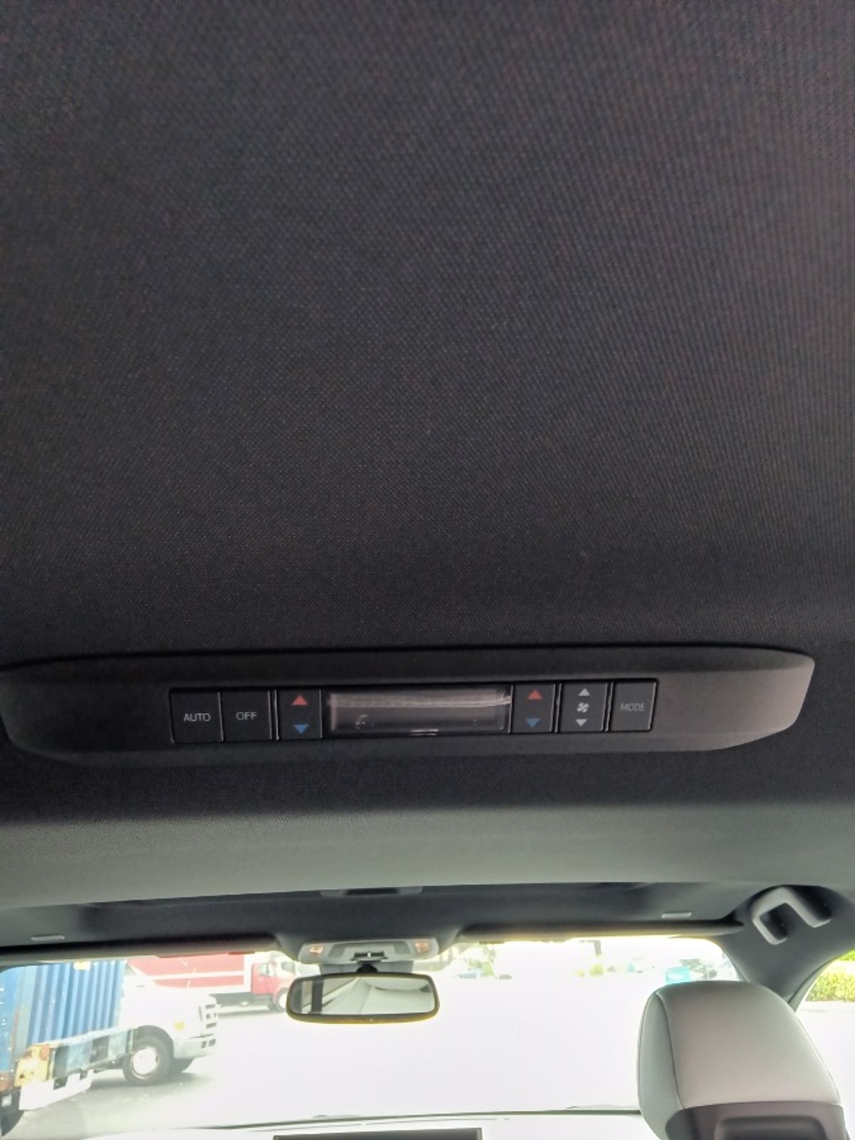Grey Toyota Sienna image number 16