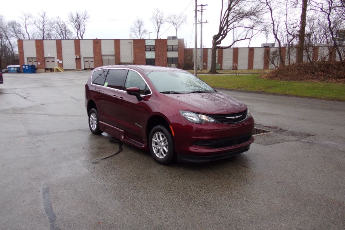 2023 CHRYSLER VOYAGER - Image 4