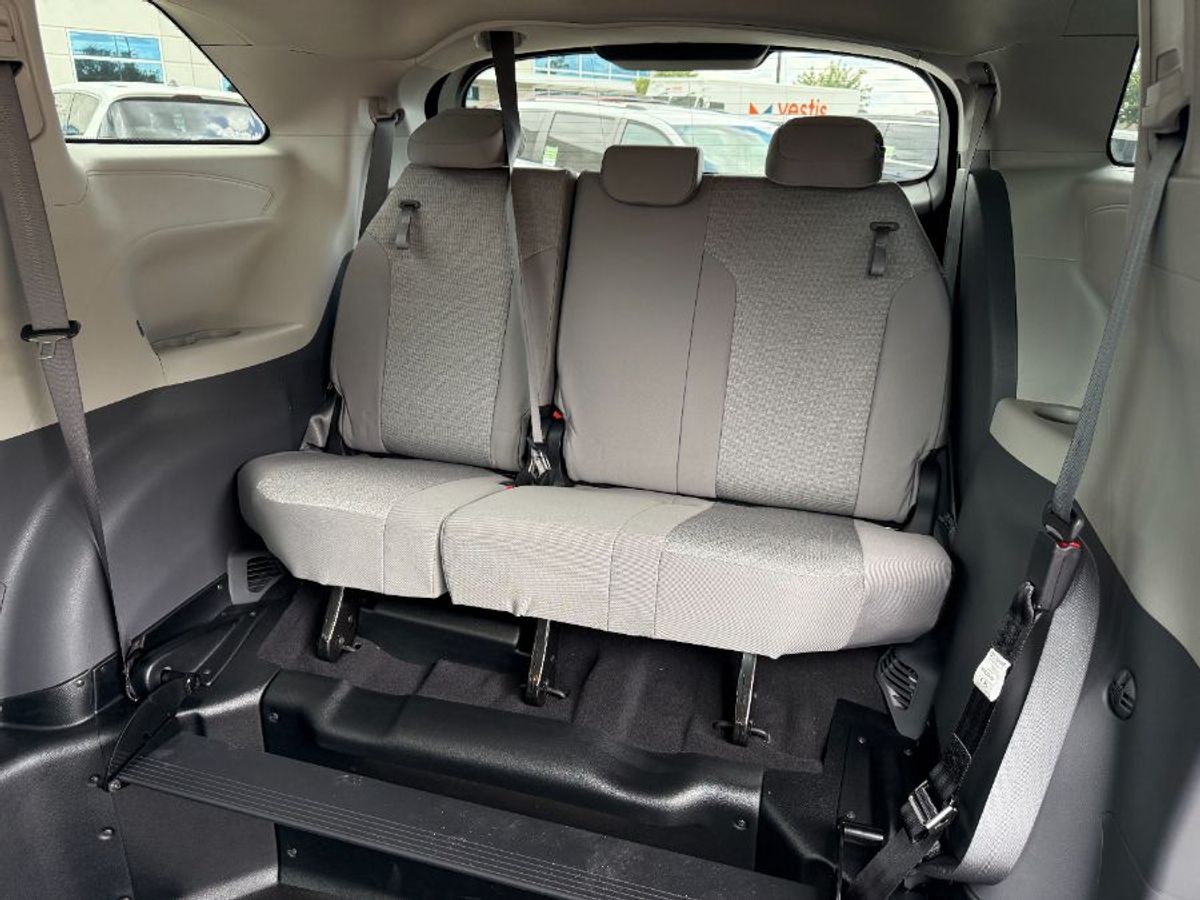 White Toyota Sienna image number 11