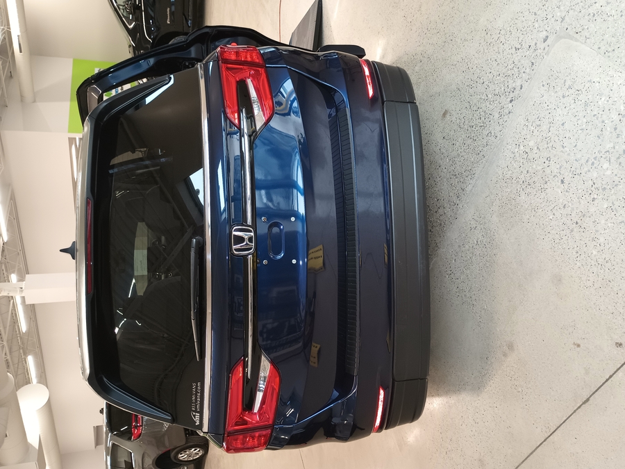 Blue Honda Odyssey image number 6