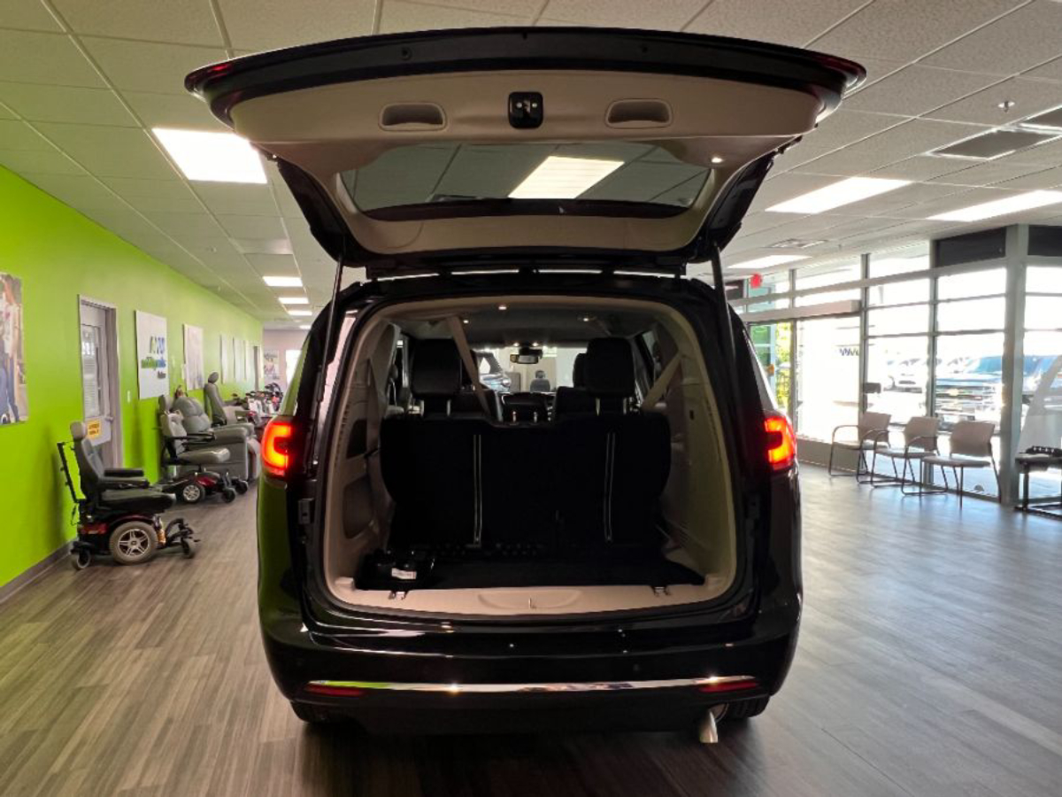 2023 CHRYSLER PACIFICA - Image 16