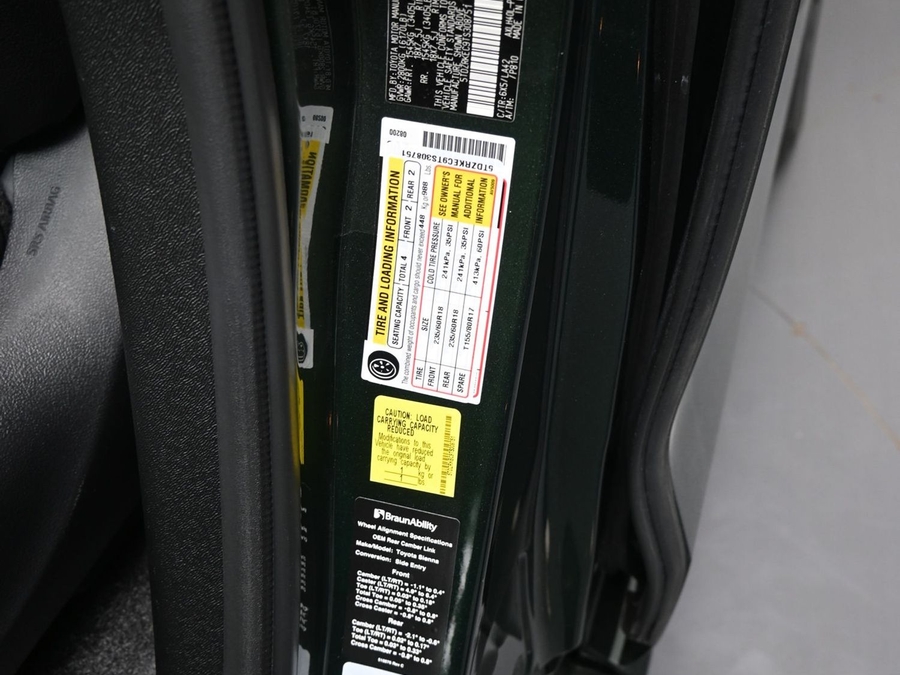 New 2026 Toyota Sienna Hybrid Limited - BraunAbility Side Entry In Floor Automatic Ramp