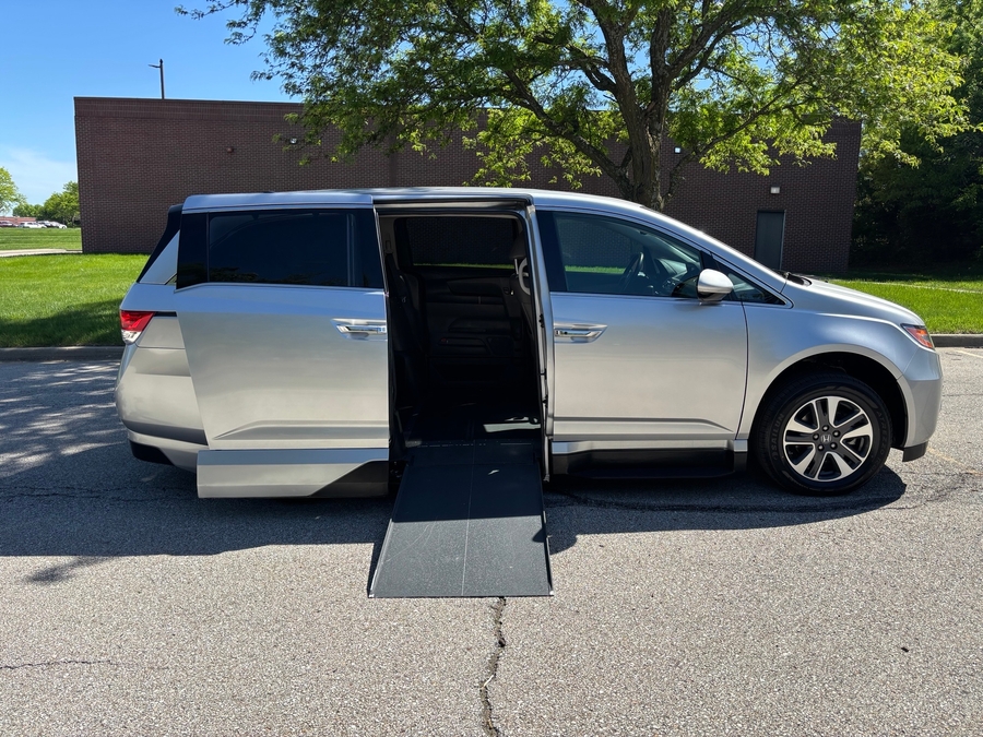 Used 2015 Honda Odyssey Touring Elite - VMI Side Entry Entry In Floor Automatic Ramp