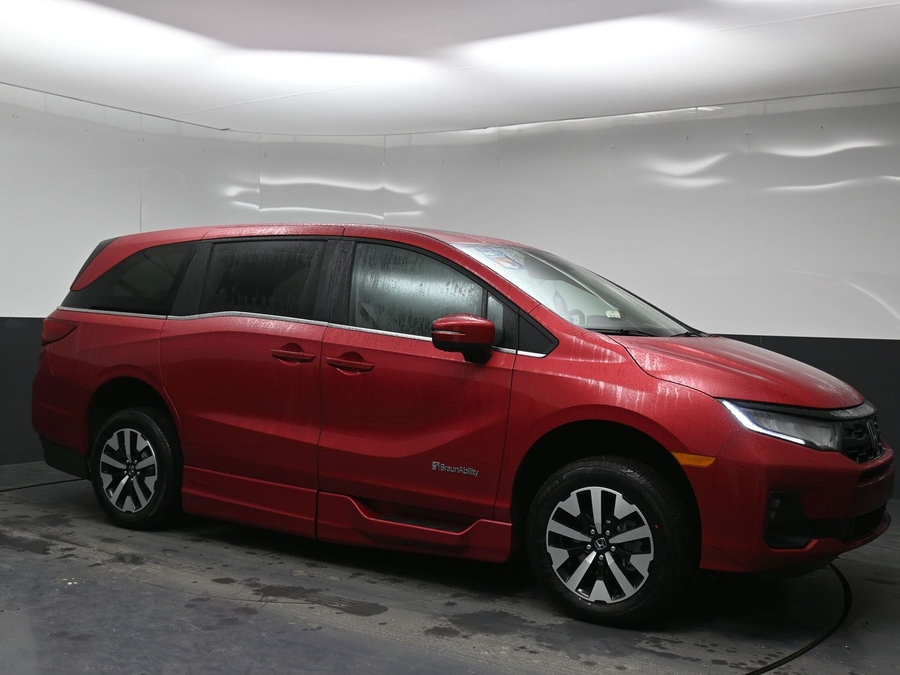 Red Honda Odyssey image number 14