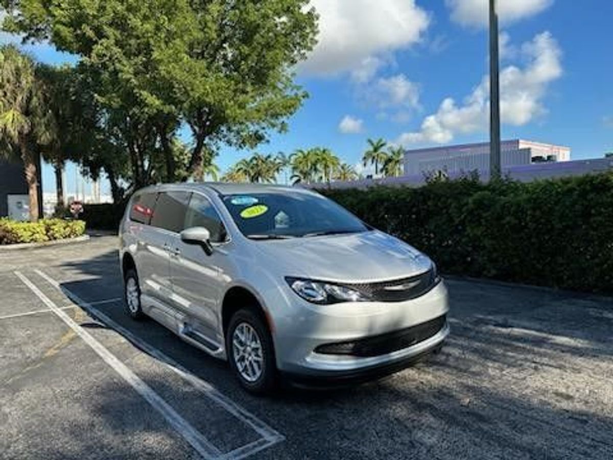 2023 CHRYSLER VOYAGER - Image 11