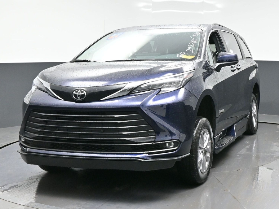 New 2026 Toyota Sienna Hybrid XLE Add - BraunAbility Side Entry Entry In Floor Automatic Ramp