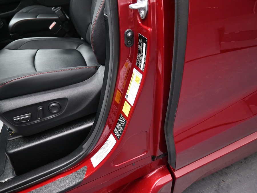 New 2025 Toyota Sienna Hybrid XSE Sport - BraunAbility Side Entry Entry Fold Out Automatic Ramp