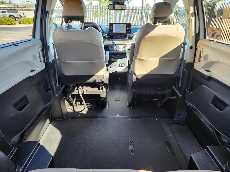 Used 2022 Toyota Sienna Hybrid XLE Plus - VMI Side Entry Entry In Floor Automatic Ramp