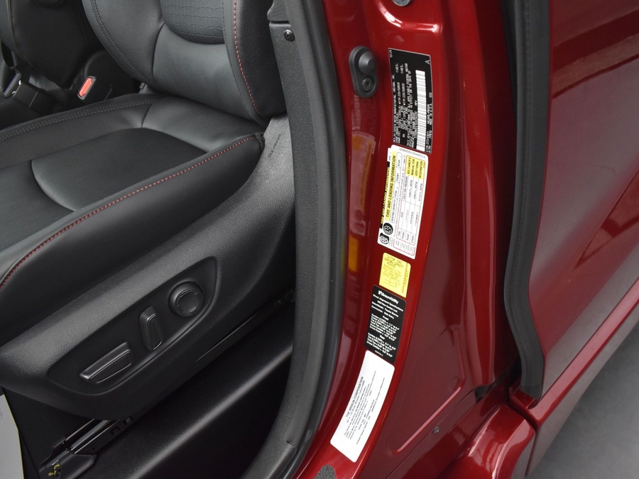 New 2025 Toyota Sienna Hybrid XSE Sport - BraunAbility Side Entry Entry Fold Out Automatic Ramp