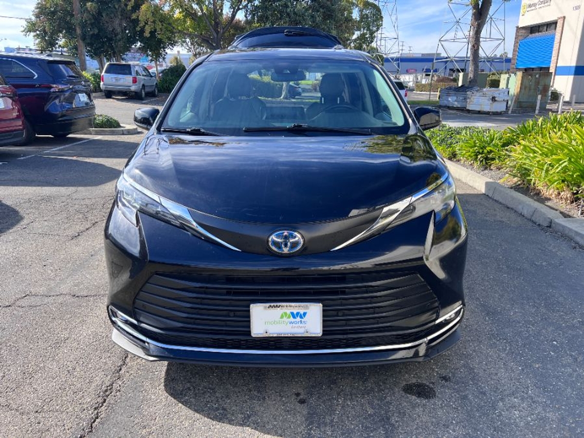 2024 TOYOTA SIENNA - Image 2