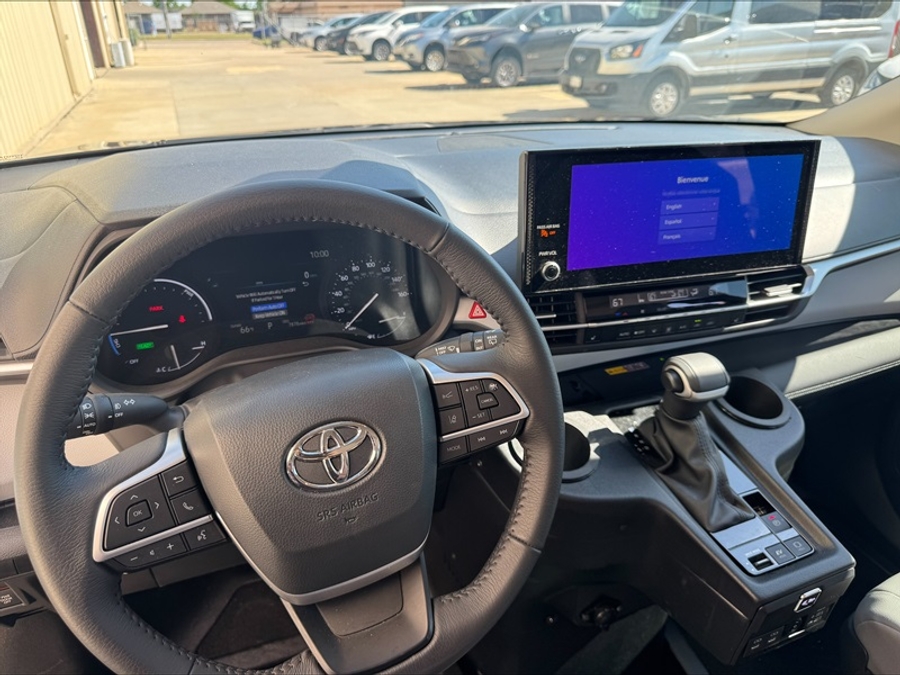 Used 2025 Toyota Sienna Hybrid XLE - BraunAbility Side Entry Entry Fold Out Automatic Ramp