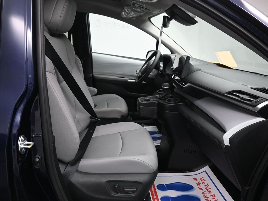 2026 Toyota Sienna XLE - Photo 28