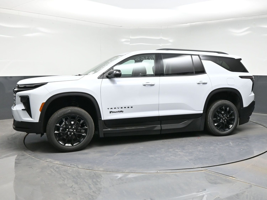 New 2026 Chevrolet Traverse 1LT Midnight - BraunAbility Side Entry Entry In Floor Automatic Ramp