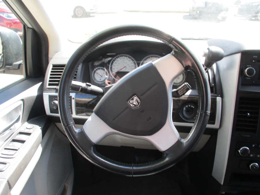 2010 Dodge Grand Caravan SXT - Photo 8