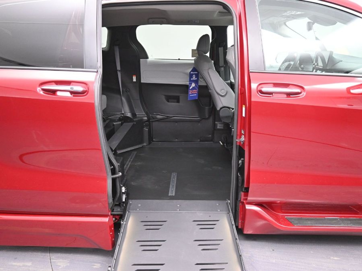 2025 TOYOTA SIENNA - Image 12