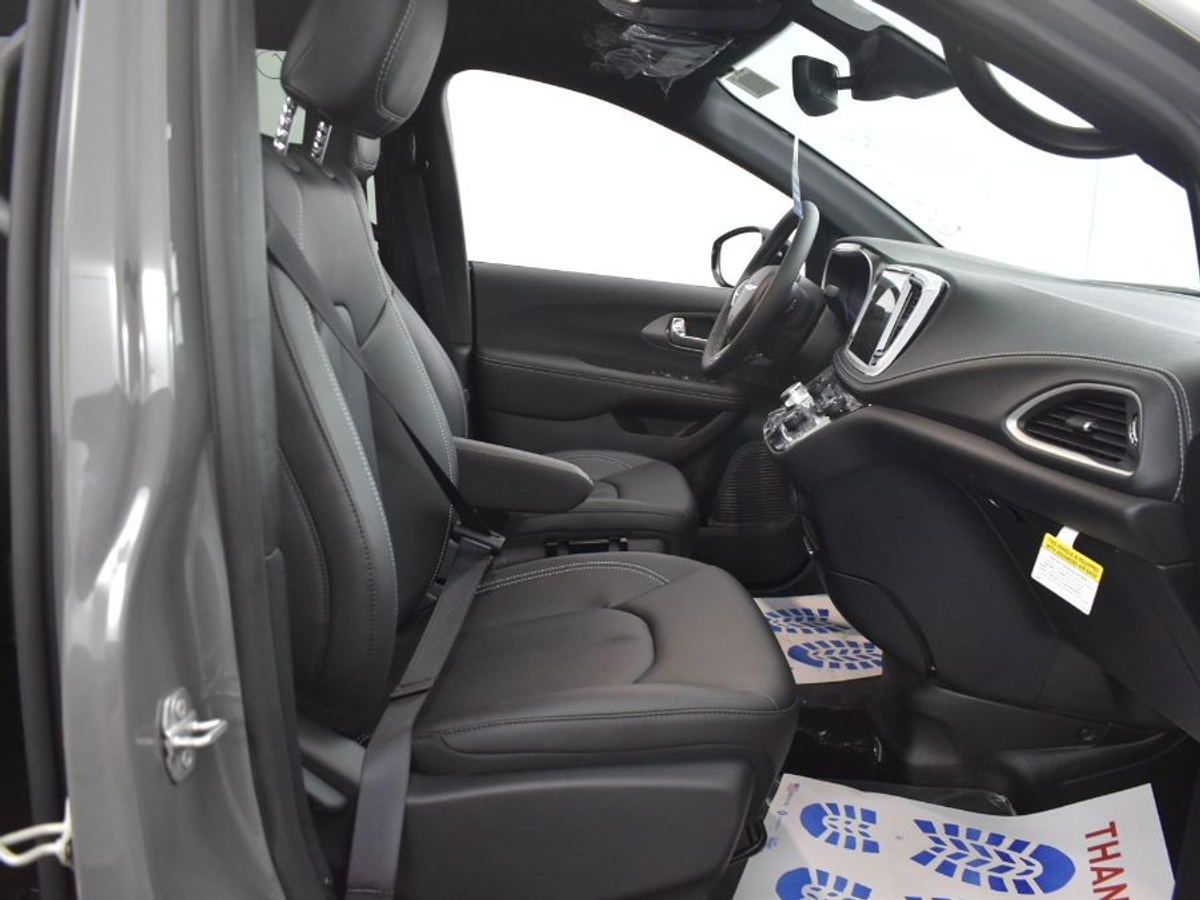 2025 CHRYSLER PACIFICA - Image 9
