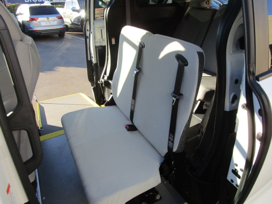 New 2025 Toyota Sienna Hybrid LE AWD w MID ROW - Vantage Mobility Commercial Side Entry Entry In Floor Manual Ramp