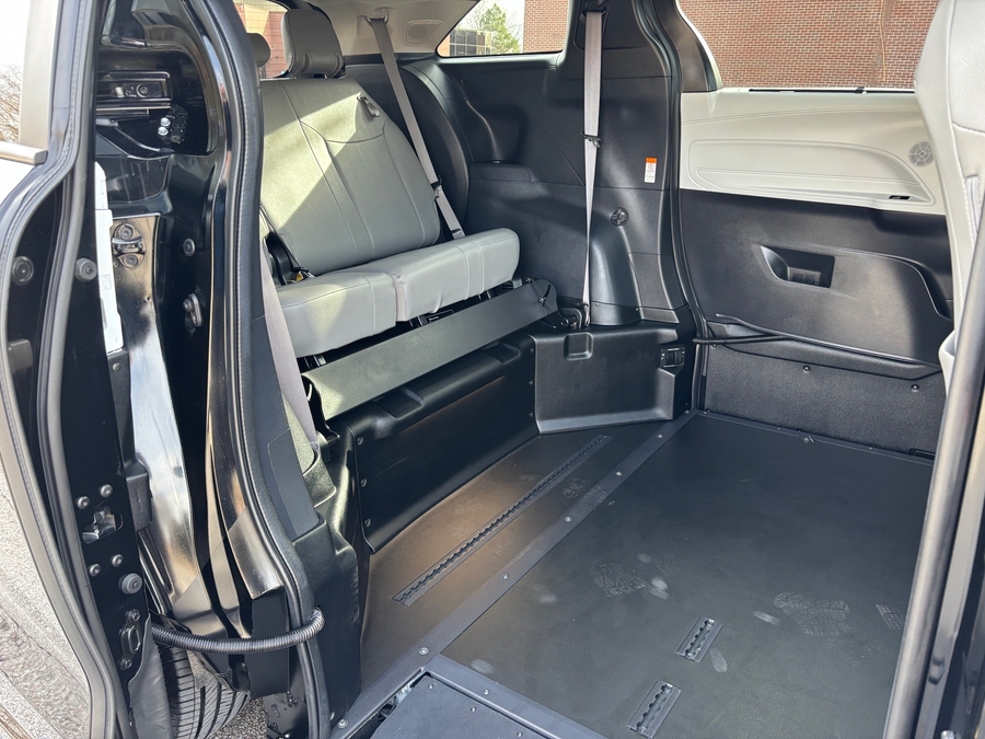 Used 2025 Toyota Sienna Hybrid XLE Base - BraunAbility Side Entry Entry In Floor Automatic Ramp