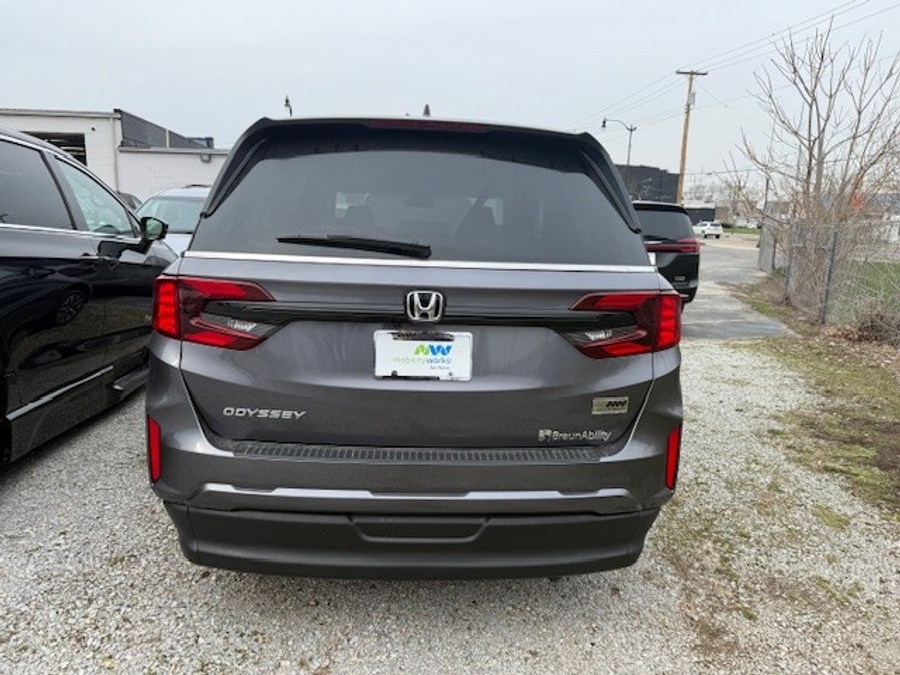 Grey Honda Odyssey image number 5