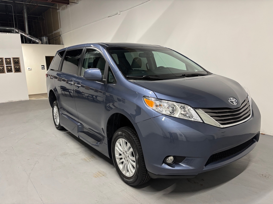 Used 2015 Toyota Sienna XLE - VMI Side Entry In Floor Automatic Ramp