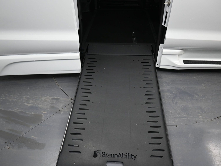 New 2025 Chrysler Pacifica Select Safety - BraunAbility Side Entry Entry In Floor Automatic Ramp