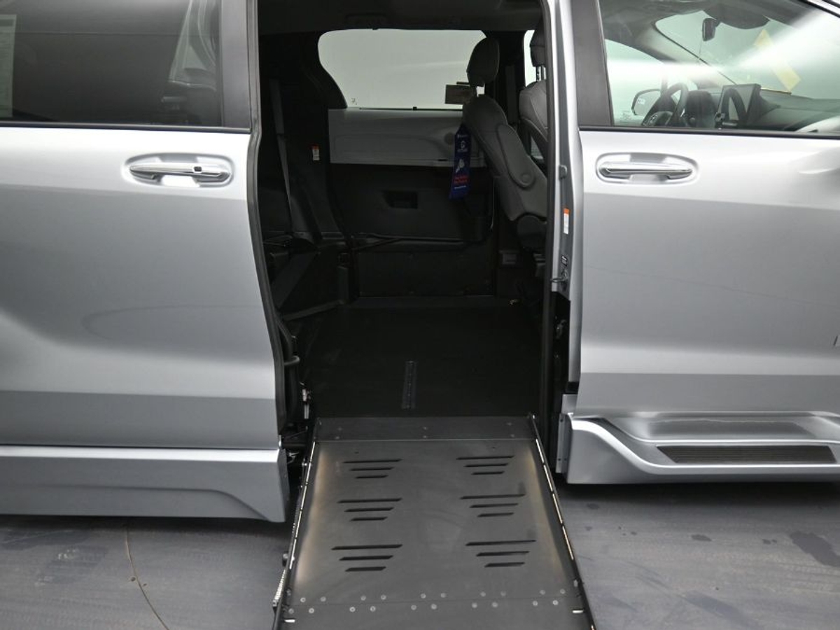 2025 TOYOTA SIENNA - Image 12
