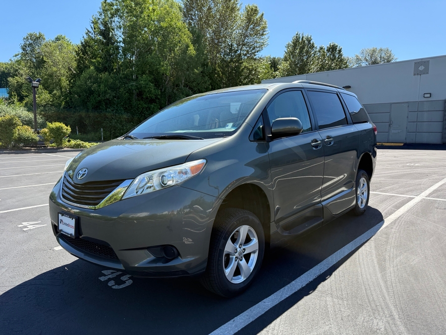 Used 2013 Toyota Sienna LE - VMI Side Entry Entry In Floor Manual Ramp