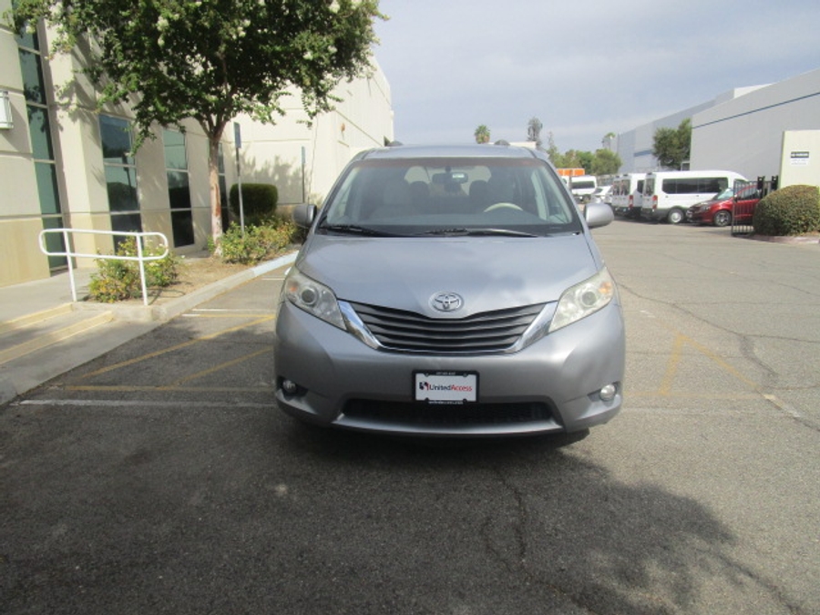 Used 2014 Toyota Sienna XLE - BraunAbility Side Entry Fold Out Automatic Ramp