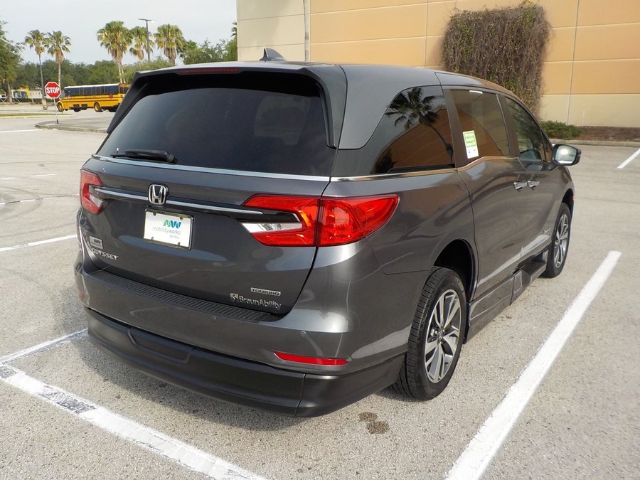 Grey Honda Odyssey image number 7