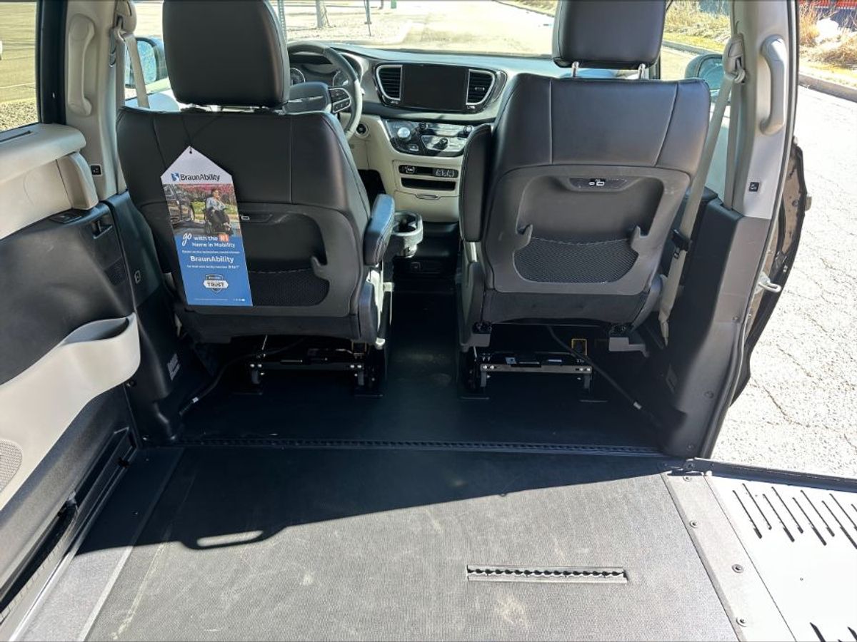 2023 CHRYSLER PACIFICA - Image 13