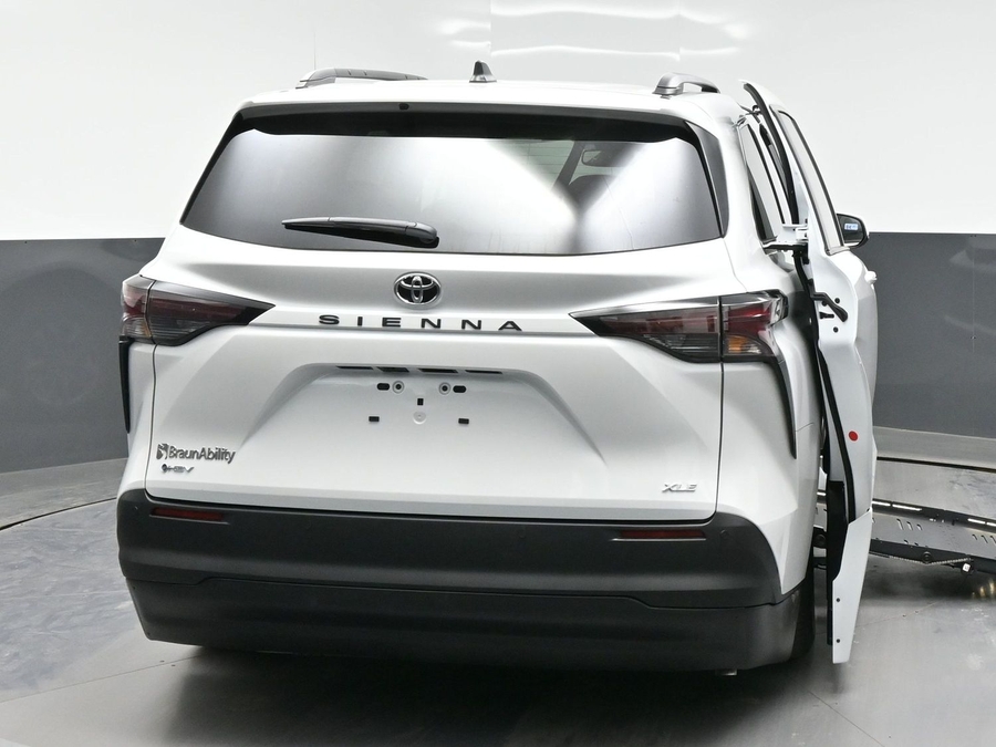 White Toyota Sienna image number 2